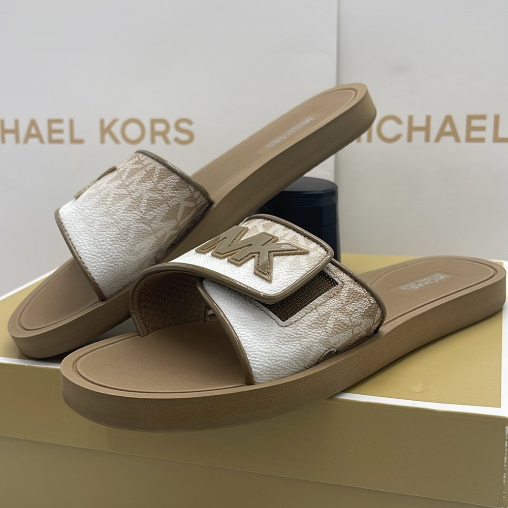 Michael Kors Slide Logo Sandals Palmer Ombré Signature
Husk
NWT - Picture 6 of 16